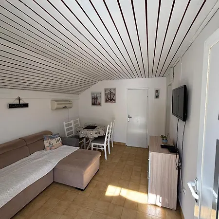 Emilija Apartman *