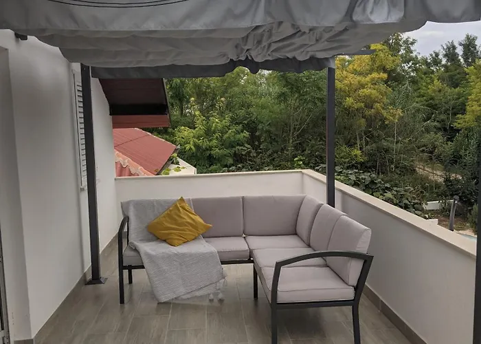 Emilija Apartamento *